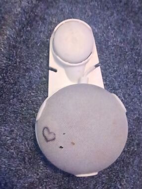 Google Home MINI . Lightly Used